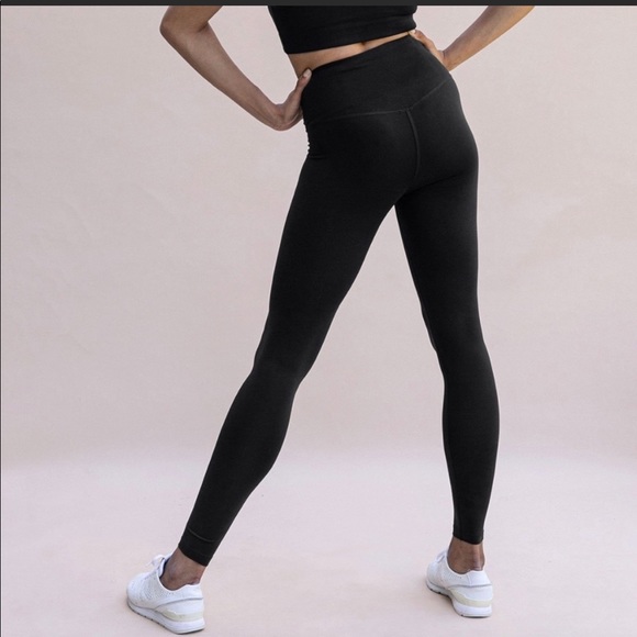 GIRLFRIEND COLLECTIVE FLOAT Ultralight Legging in Black 23.75" NWT - Picture 2 of 4